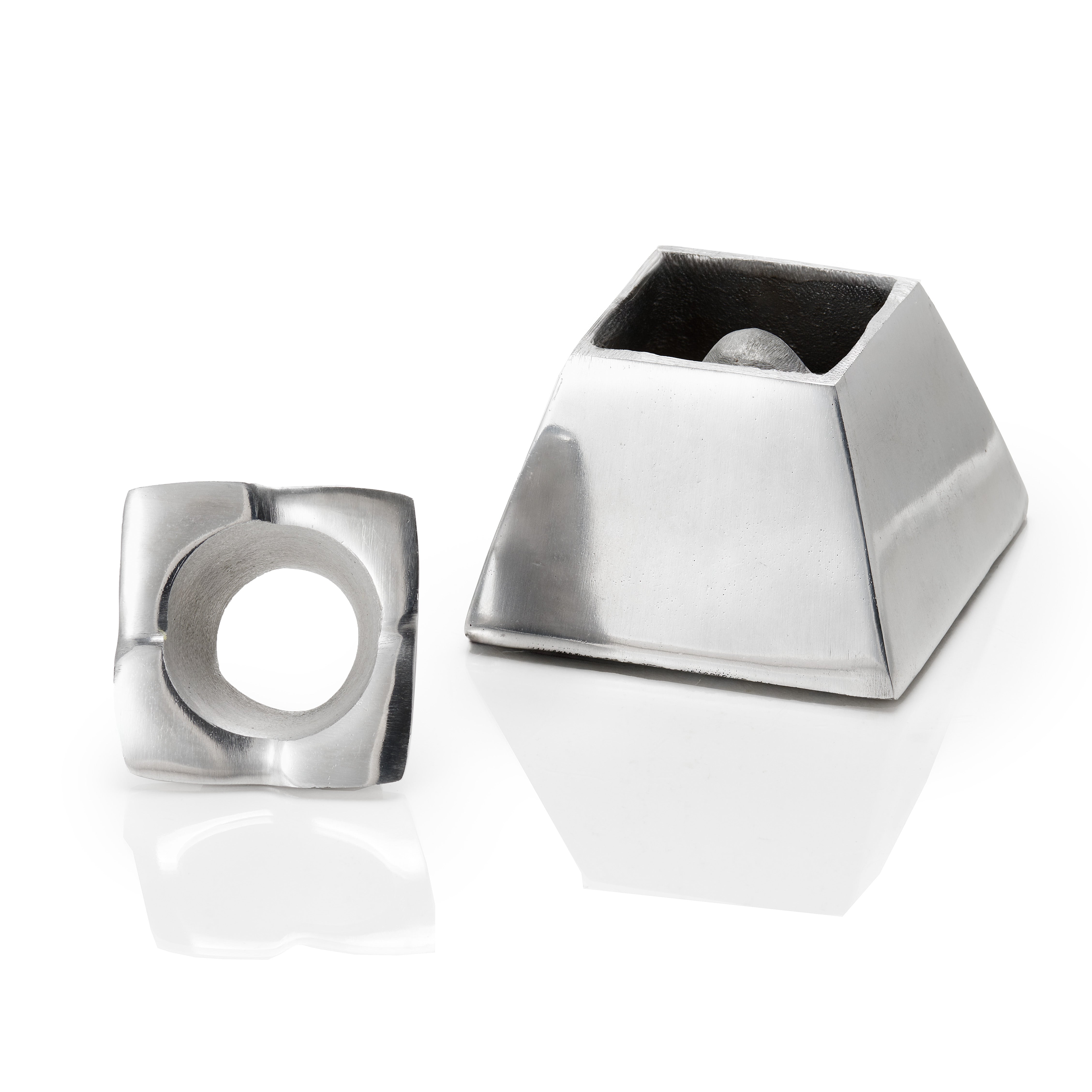 Shiny aluminum smooth texture ashtray with removable lid - pyramid shaped